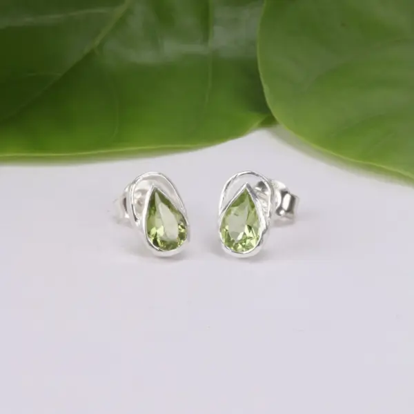 925 Silver Natural Peridot Earrings (Green)
