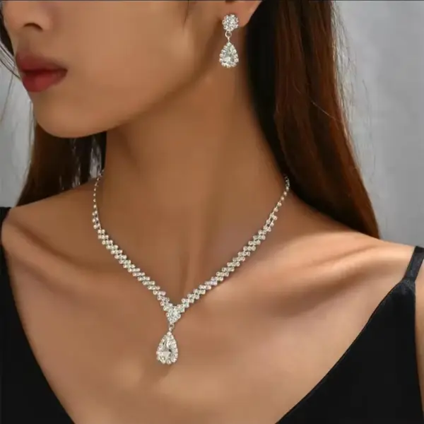 Elegant Teardrop Pendant Necklace and Earring Set – Crystal Jewelry for Special Occasions